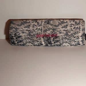 CURLING IRON CASE WITH PAD